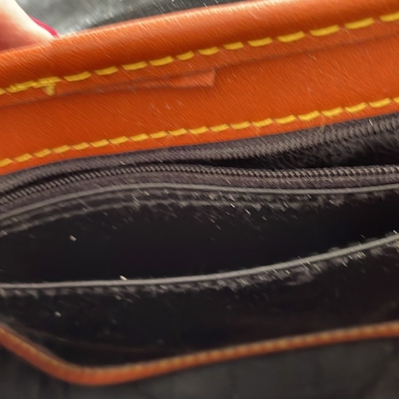 Dooney & Bourke All Weather Leather Shoulder Bag EUC Beautiful Stitching - Picture 11 of 12